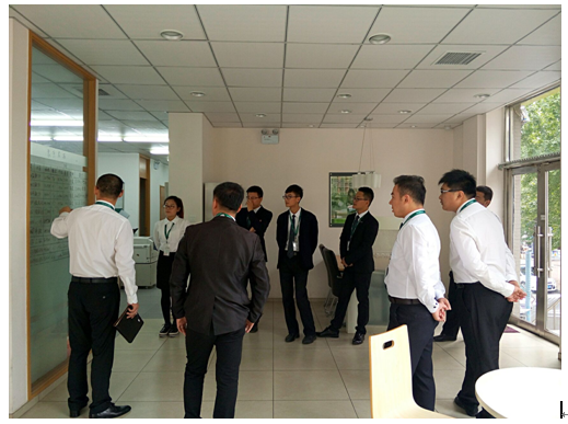 每天早上8:30分的例会